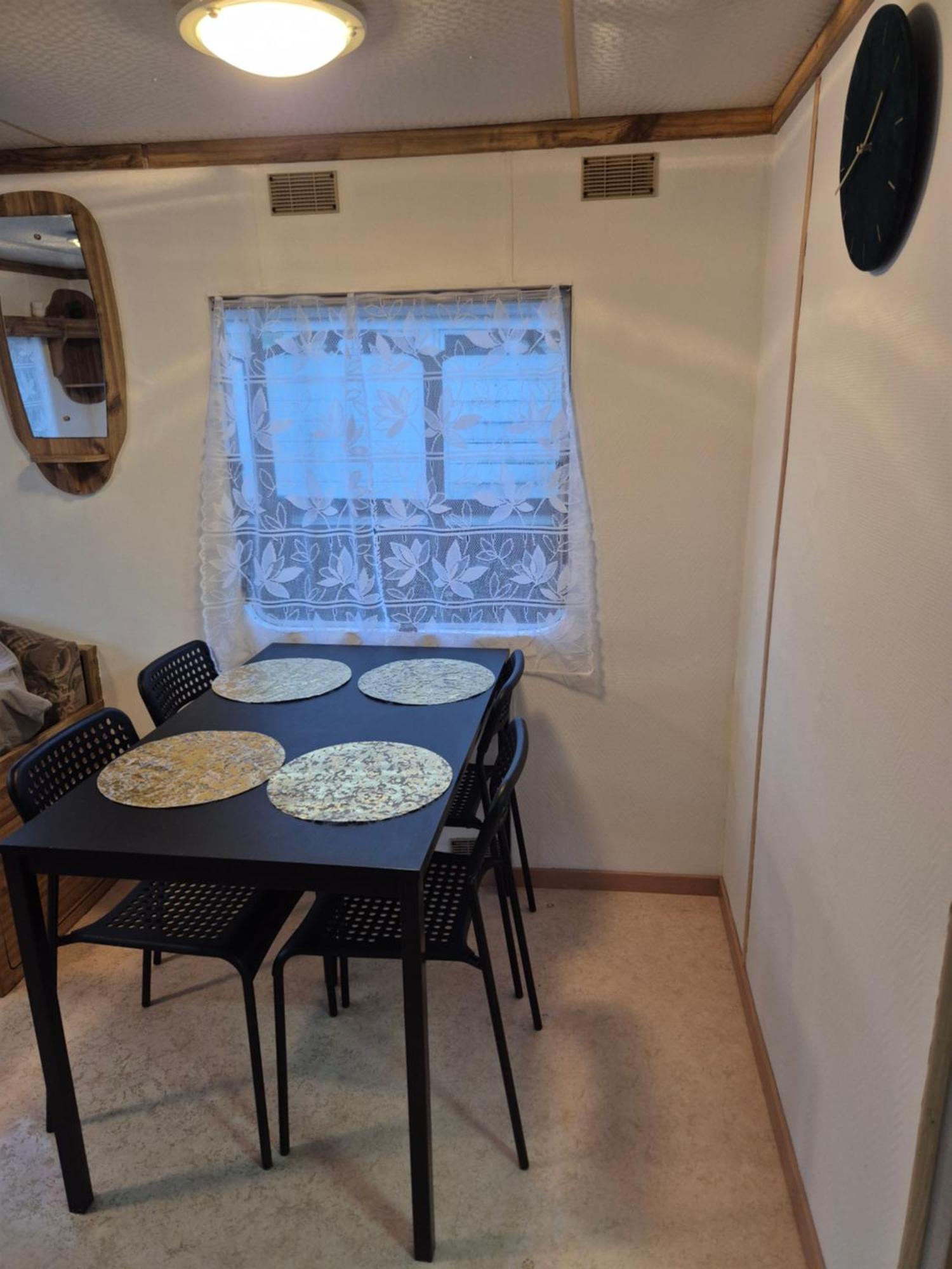 Campsite Mobil-home N 17 *